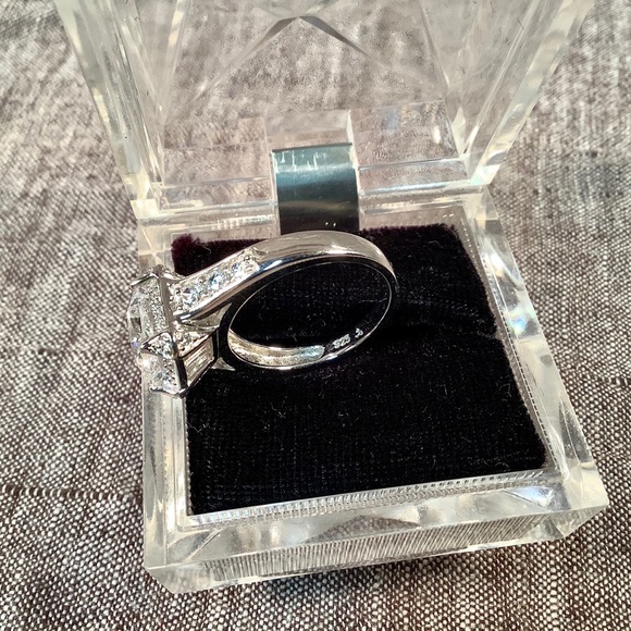 CZ princess cut ring size 9 - Picture 2 of 2